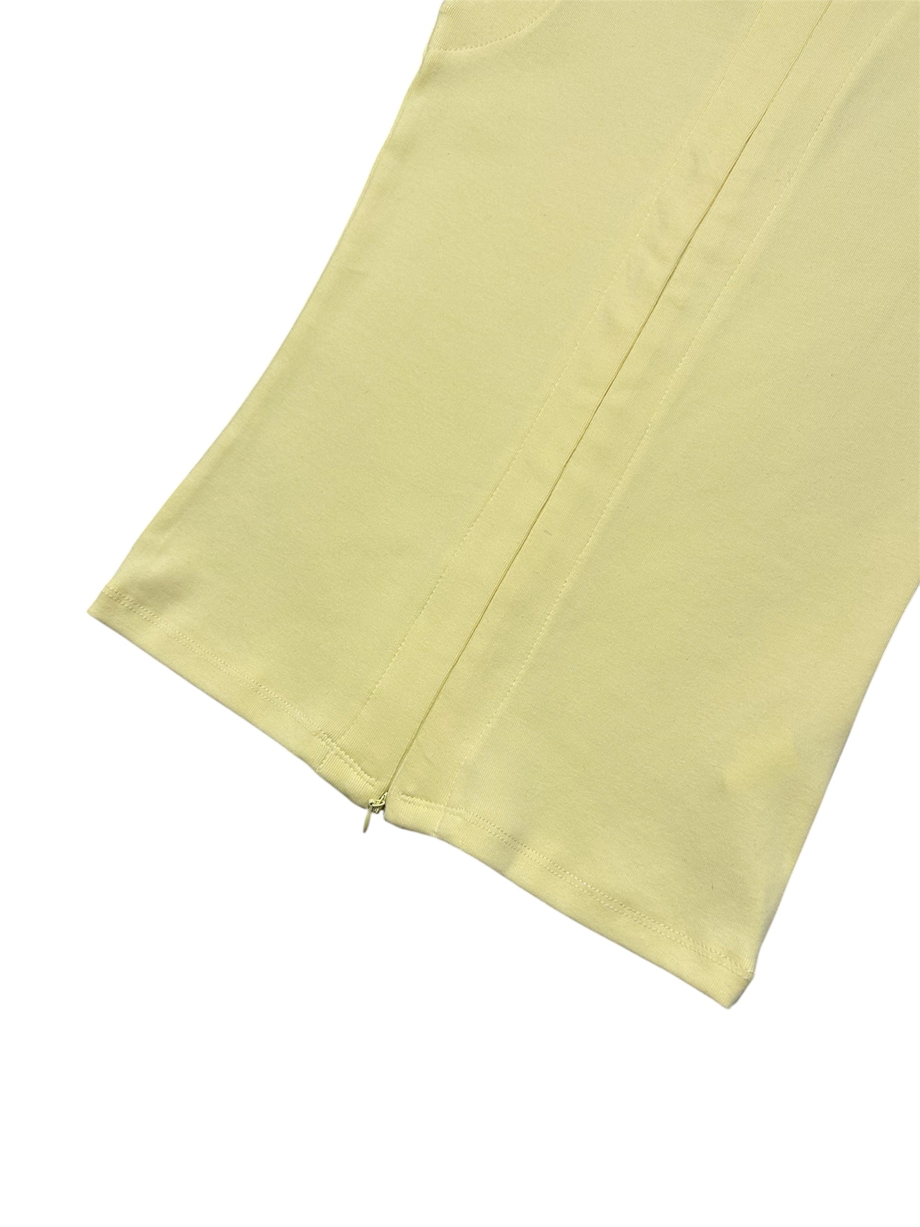 Sleeveless zip top